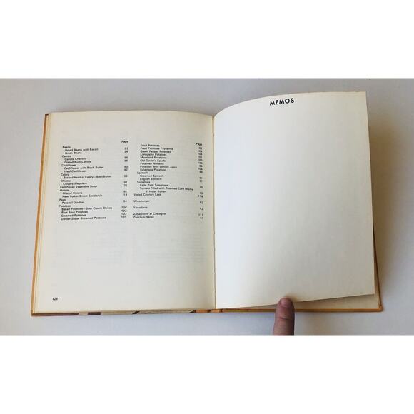 Vintage Galloping Gourmet Television HC Cookbook Volume One Graham Kerr Recipes - Picture 10 of 13